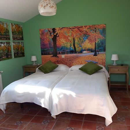 Hotel Rural La Casa Del Tio Telesforo Trescasas Bagian luar foto