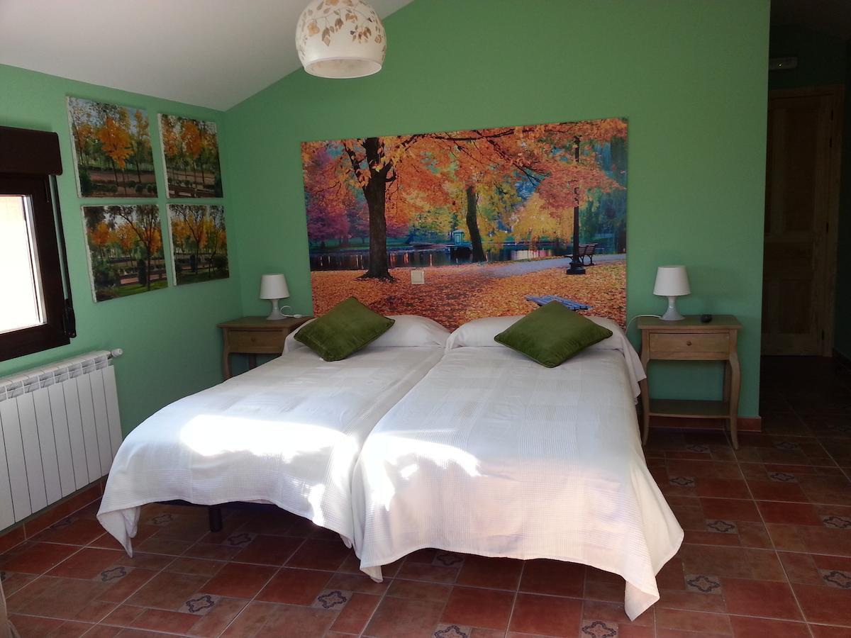 Hotel Rural La Casa Del Tio Telesforo Trescasas Bagian luar foto